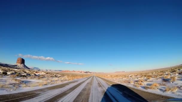 Viaje por carretera a través del paisaje escénico — Vídeo de stock