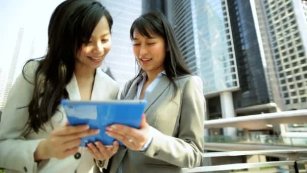 Businesswomen using wireless tablet outdoors — Stock Video