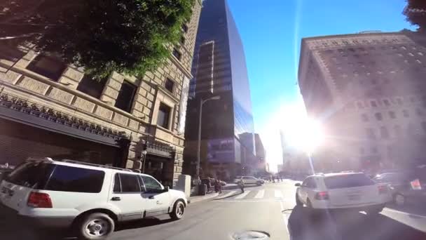 开车穿过城市的街道 — 图库视频影像