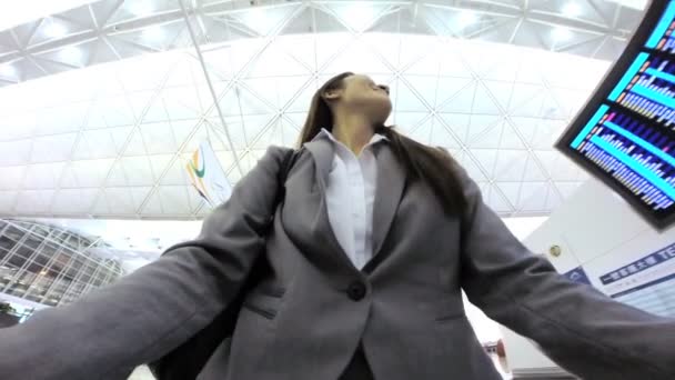 Businesswoman in international airport terminal — Stock Video