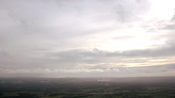 Blick auf Gewitterwolken — Stockvideo