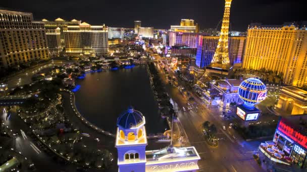 Bellagio Hotel fountain and Caesars Palace — Stock Video