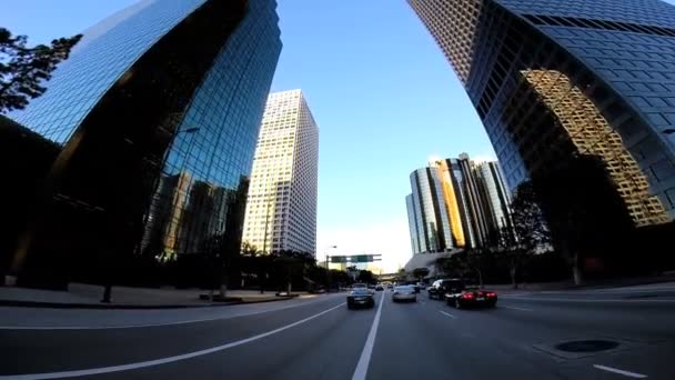 Conduciendo por las calles de la ciudad — Vídeo de stock