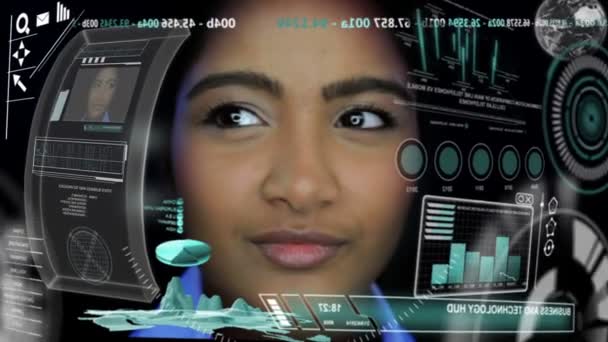 Aziatische Indische vrouwelijke met behulp van geavanceerde Business communicatie Motion — Stockvideo