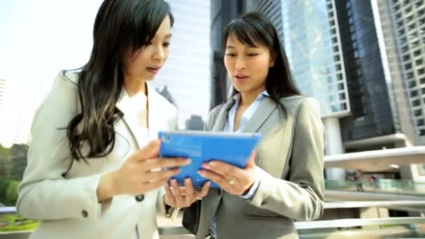 Businesswomen using wireless tablet outdoors — Stock Video