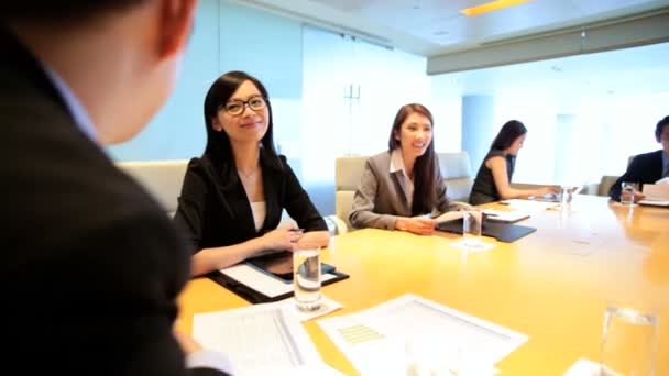 Ejecutivos de negocios en reunión financiera — Vídeo de stock