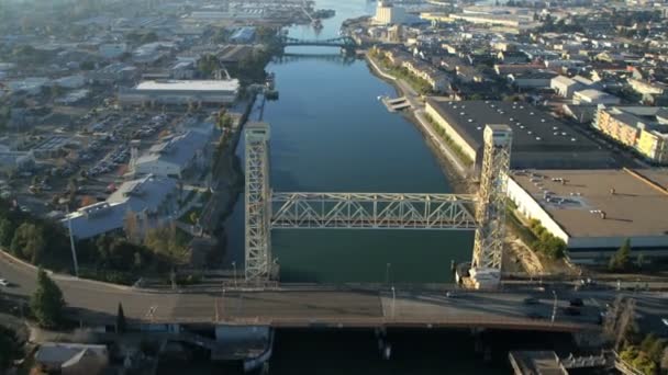 Luchtfoto bruggen commerciële eigenschappen, San Francisco — Stockvideo