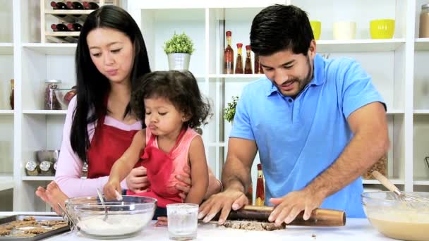 Couple with daughter baking cookies — Stock Video