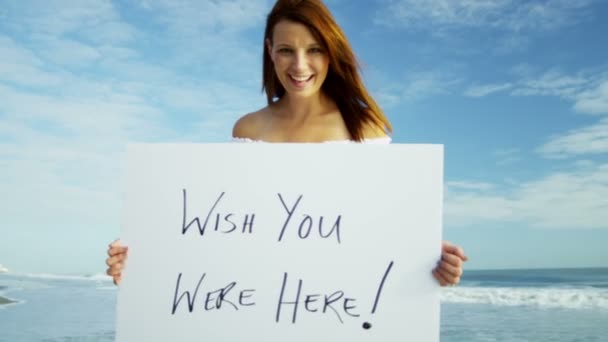 Woman on beach with message board — Stock Video