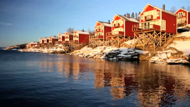 Shoreline with resort houses — Stock Video