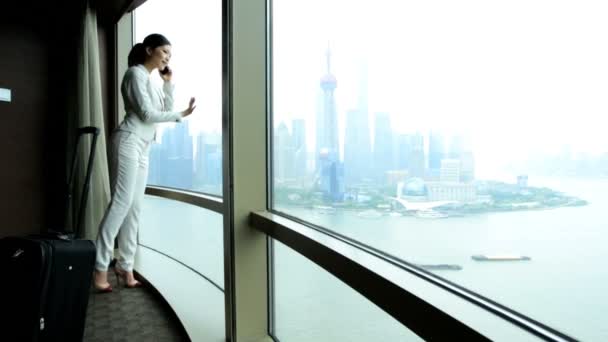 Businesswoman in hotel viewing cityscape — Stock Video