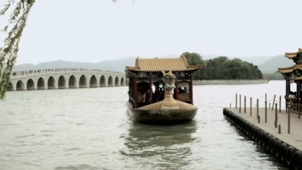 Летний дворец Арочный мост, 17 — стоковое видео