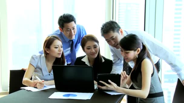 Equipe de negócios na sala de conferências — Vídeo de Stock