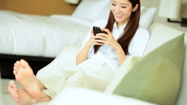 Woman at hotel using smartphone — Stock Video