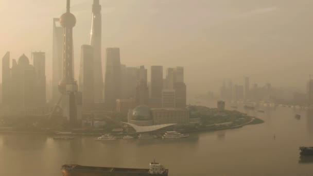 Financial district  and Oriental Pearl Tower at sunset — Stock Video