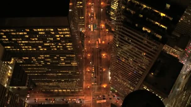 City wolkenkrabbers en commuter verkeer — Stockvideo