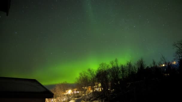 Céu norueguês com luzes do norte — Vídeo de Stock