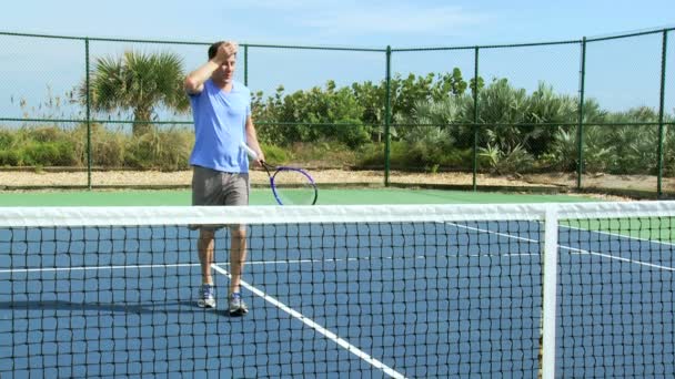 Tennis partners handen schudden — Stockvideo