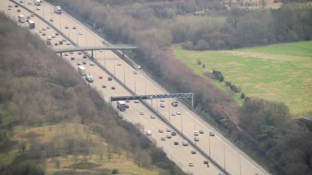 Anteny widok wiejski autostrady Anglii, Wielka Brytania — Wideo stockowe