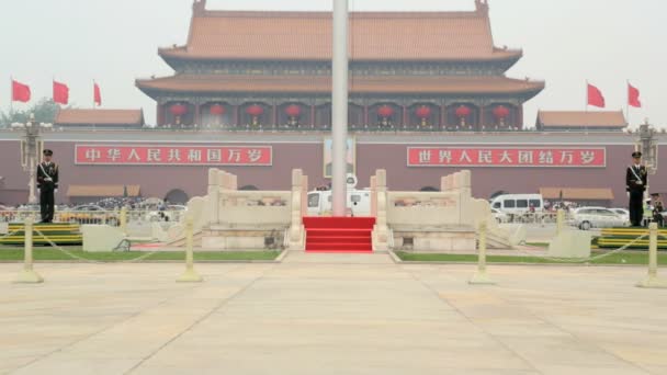 Guardia en la Torre Tiananmen — Vídeo de stock