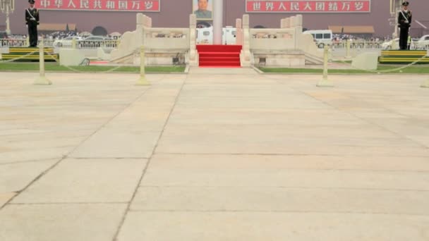 Guardia en la Torre Tiananmen — Vídeo de stock