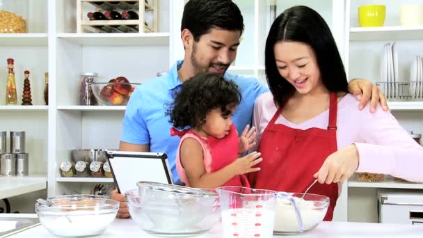 Couple with daughter at home kitchen — Stock Video