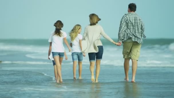 Parents with daughters walking on beach — Stock Video