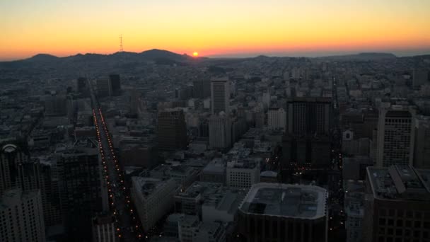 San Francisco передмістя міста на заході сонця — стокове відео
