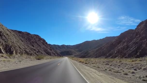 Köra på Death Valley motorväg — Stockvideo