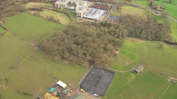 Luchtfoto platteland stad Zuidwest Engeland, Uk — Stockvideo