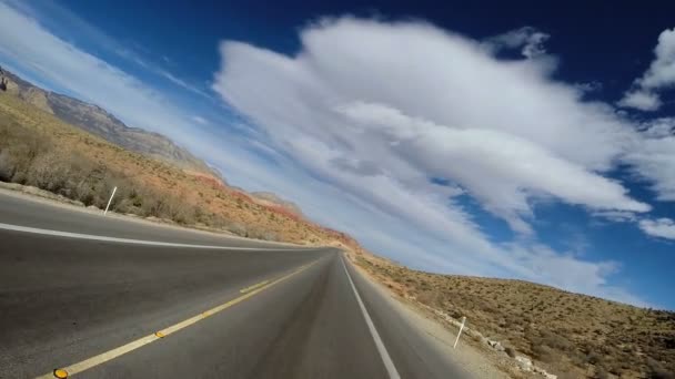 Red Rock Canyon aracılığıyla yolculuk — Stok video