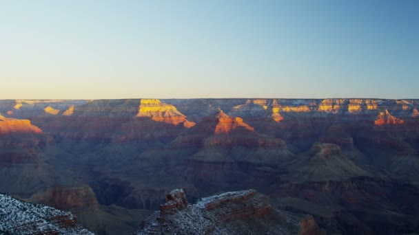 Grand Canyon πολύχρωμο τοπίο εθνικό πάρκο sunrise χιόνι το χειμώνα, Αριζόνα, ΗΠΑ — Αρχείο Βίντεο