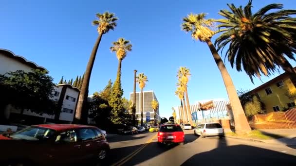 Vezetés keresztül a város utcáin — Stock videók