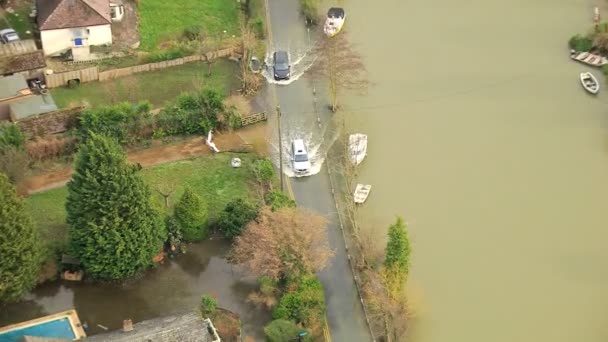 Flusspegel nach Gewitterregen — Stockvideo