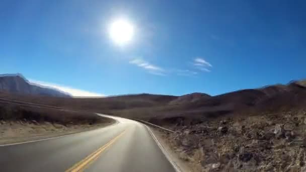 死亡谷公路上驾驶 — 图库视频影像