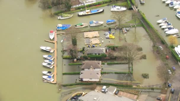 Inundaciones generalizadas en los ríos, Inglaterra, Reino Unido — Vídeos de Stock