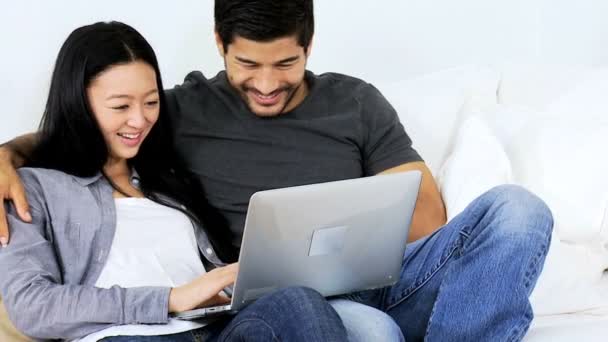 Couple at home using tablet — Stock Video