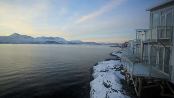 Fjord met sneeuw bedekt bergen — Stockvideo