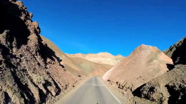 Conducir a través del paisaje del desierto — Vídeos de Stock