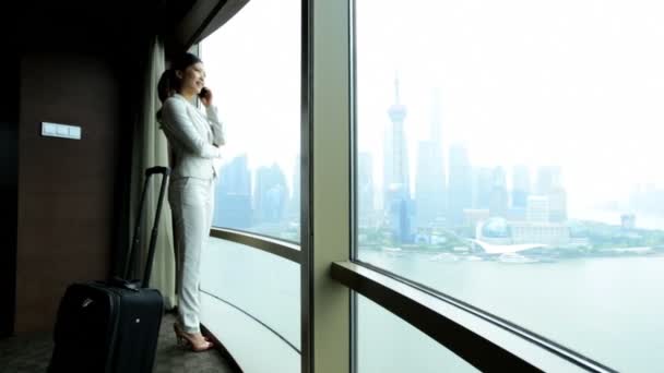 Businesswoman in hotel viewing cityscape — Stock Video