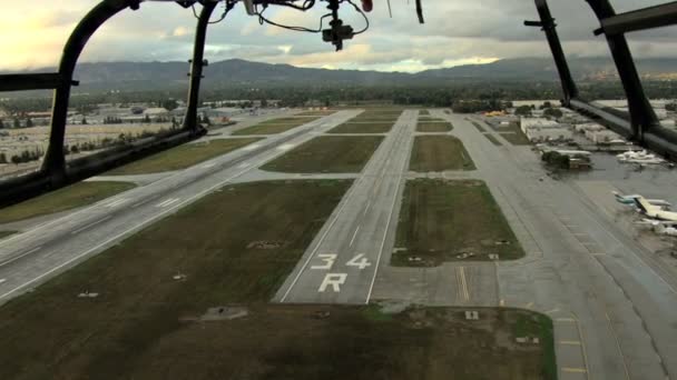 Californië antennes helikopter opstijgen luchthaven — Stockvideo