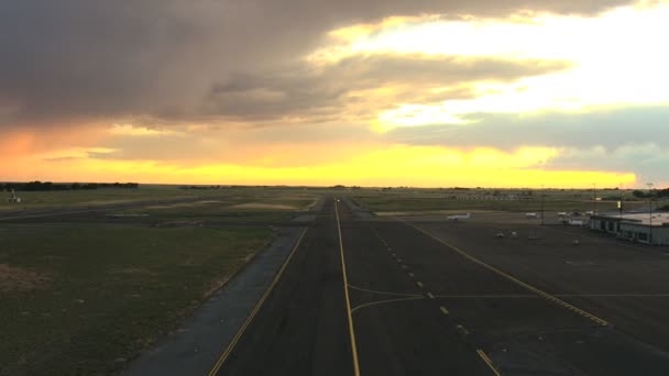 Luchtfoto Idaho Usa luchthaven zakenreizen start-en landingsbaan — Stockvideo