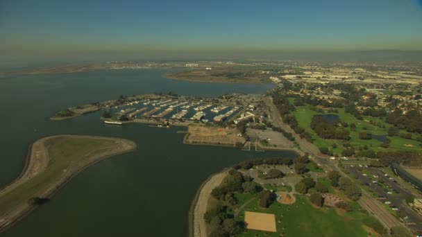 Luchtfoto Californië bay golf cours — Stockvideo