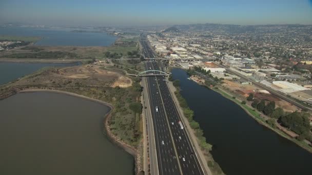 Línea aérea de costa del Pacífico Interestatal 80 Emeryville Estados Unidos — Vídeo de stock