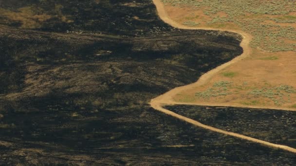 Aerials Idaho Stati Uniti paesaggio bruciato terreni agricoli — Video Stock