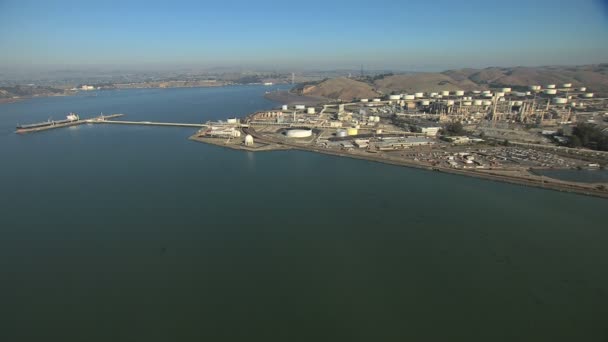 空中の臨海石油化学工場ストレージ San Francisco — ストック動画