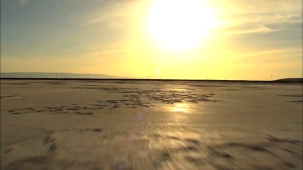 Kalifornie oceánu pobřeží solných jezírek — Stock video