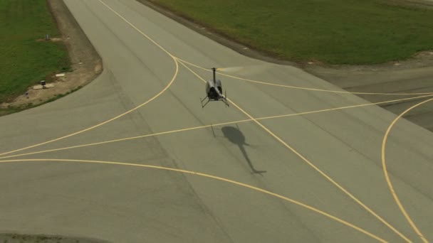 Kalifornischer Hubschrauber hebt vom Flughafen ab — Stockvideo