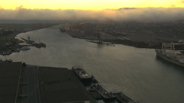 Port Oakland San Francisco gün batımında — Stok video