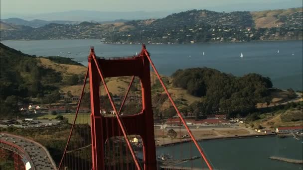 Εναέρια γέφυρα Golden Gate του Highway 101 ταξίδια ΗΠΑ — Αρχείο Βίντεο